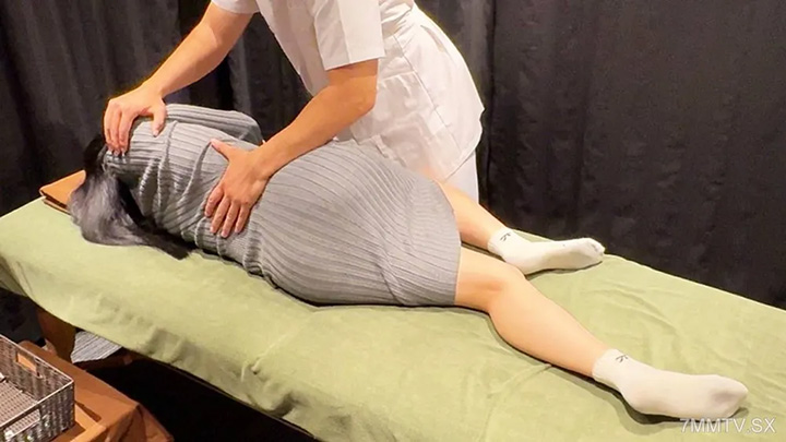 fc2-ppv-4802772-失去童贞。强行插入一位因第一次高潮而晕眩的干净整洁的美女。第一次经历这一切，她高兴得大叫